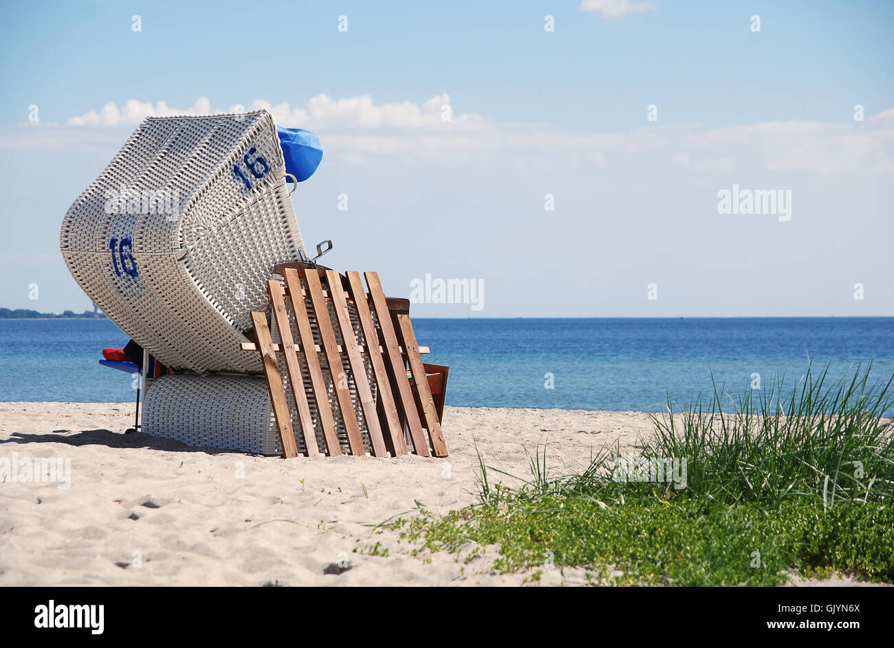 Chaise de plage blanc Banque D'Images