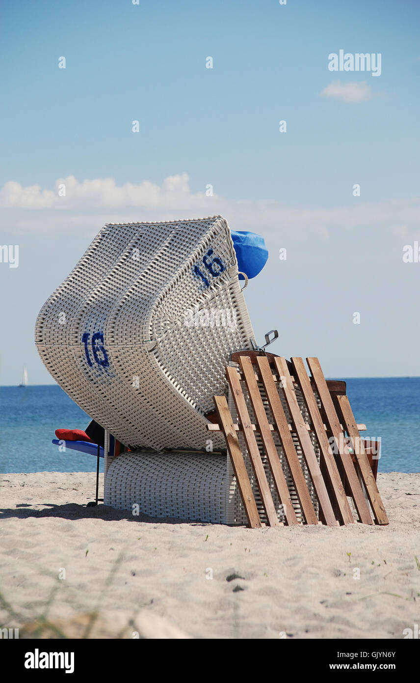 Chaise de plage blanc Banque D'Images