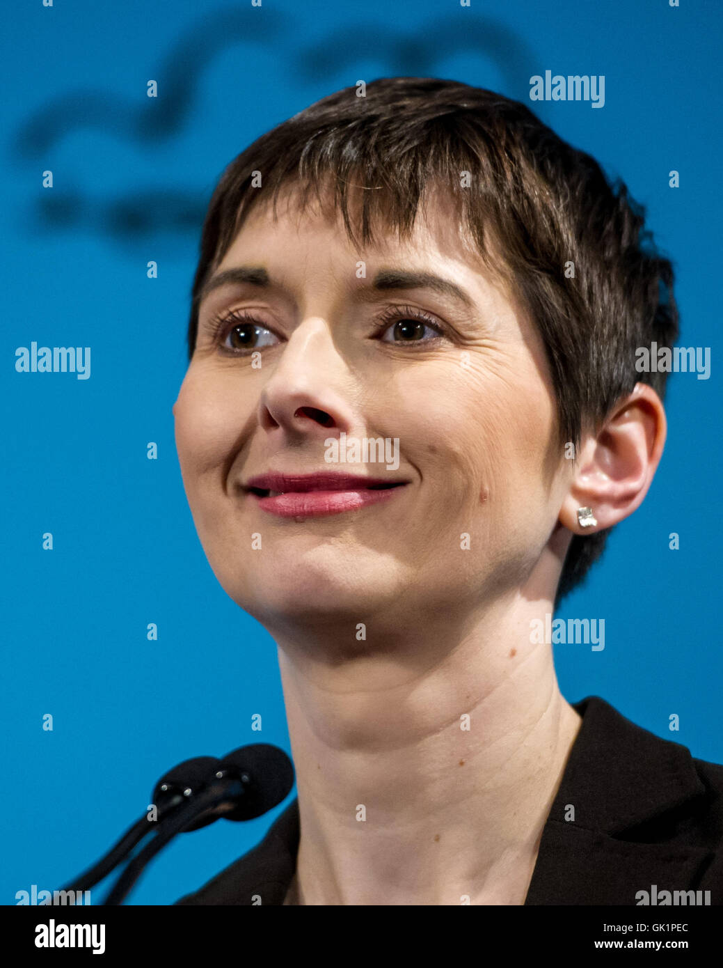 Les candidats à la mairie de Londres Logement Mairie assister à la campagne électorale à Londres St John's Smith Square. Avec : Caroline Pidgeon, candidat à la mairie de Londres, chef du Parti libéral-démocrate de l'Assemblée de Londres, Vice-Président du Groupe de l'Assemblée de Londres en matière de transports Banque D'Images