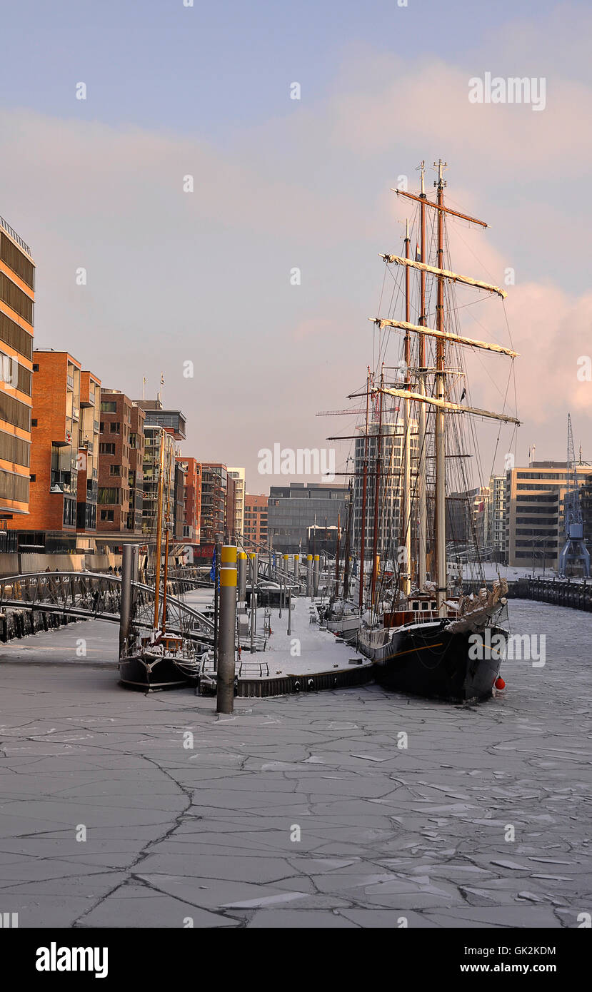 La glace du port de Hambourg Banque D'Images