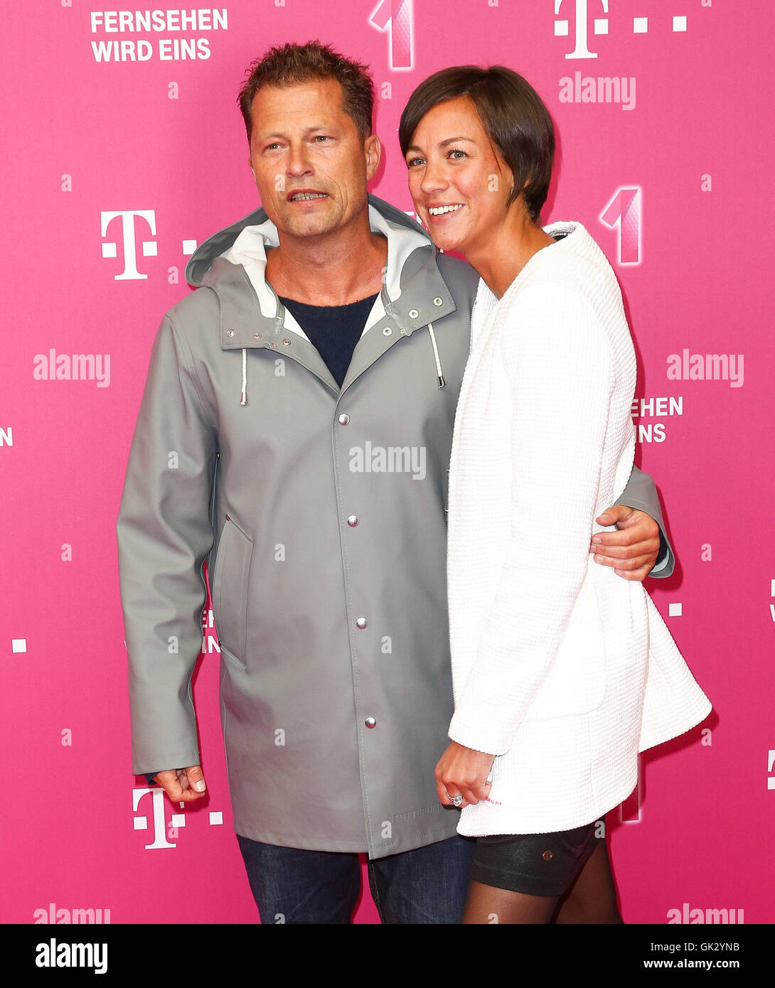 La Telekom 'nuit' divertir plat tapis magenta arrivées au Zoo à Charlottenburg. Avec : Marlene, Til Schweiger Shirley Où : Berlin, Allemagne Quand : 28 Avr 2016 Banque D'Images