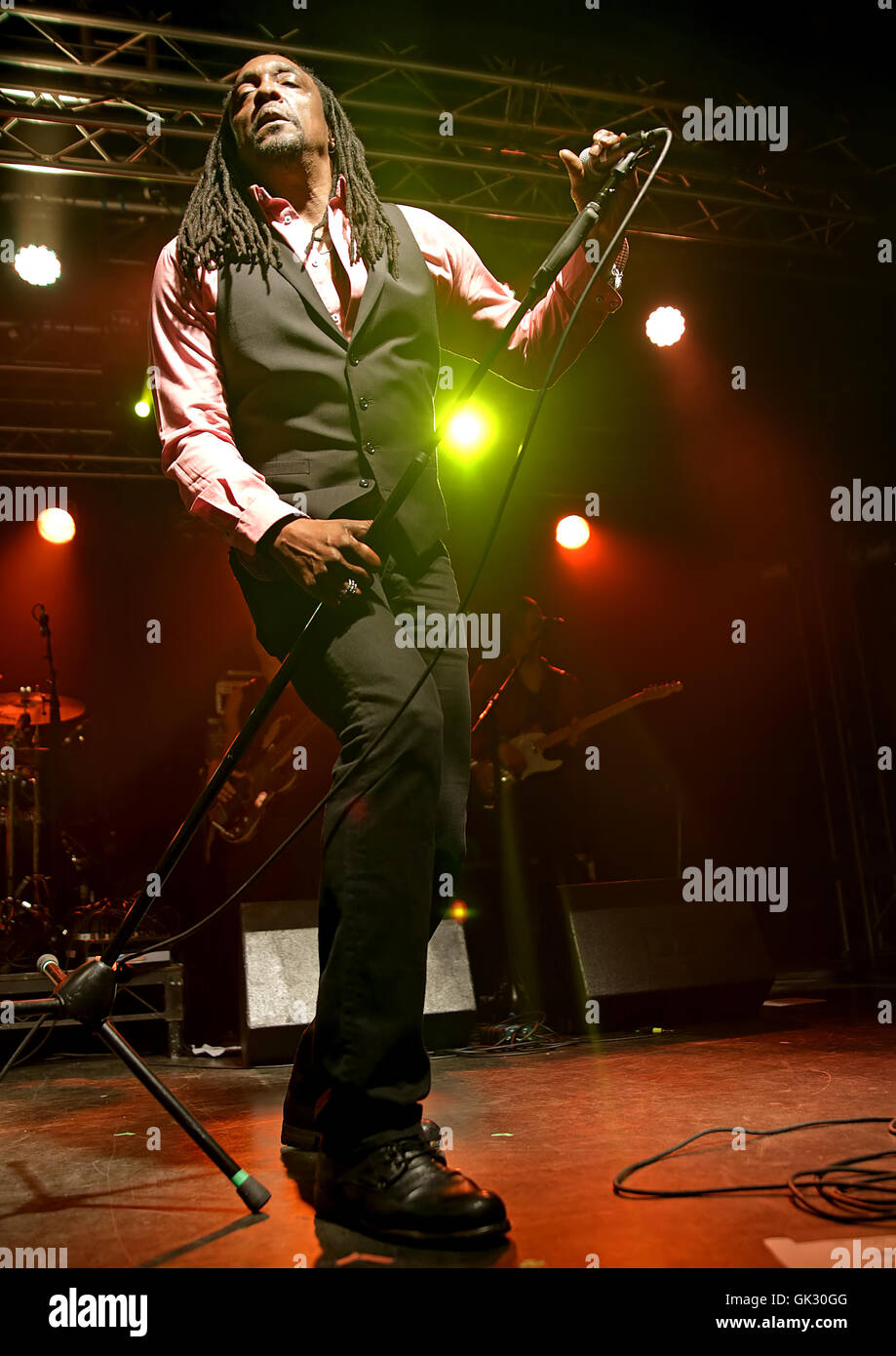 Earl Slick et Bernard Fowler l'exécution de David Bowie's à la station 'Station' Album de Liverpool O2 Academy comprend : Bernard Fowler Où : Liverpool, Royaume-Uni Quand : 28 Avr 2016 Banque D'Images