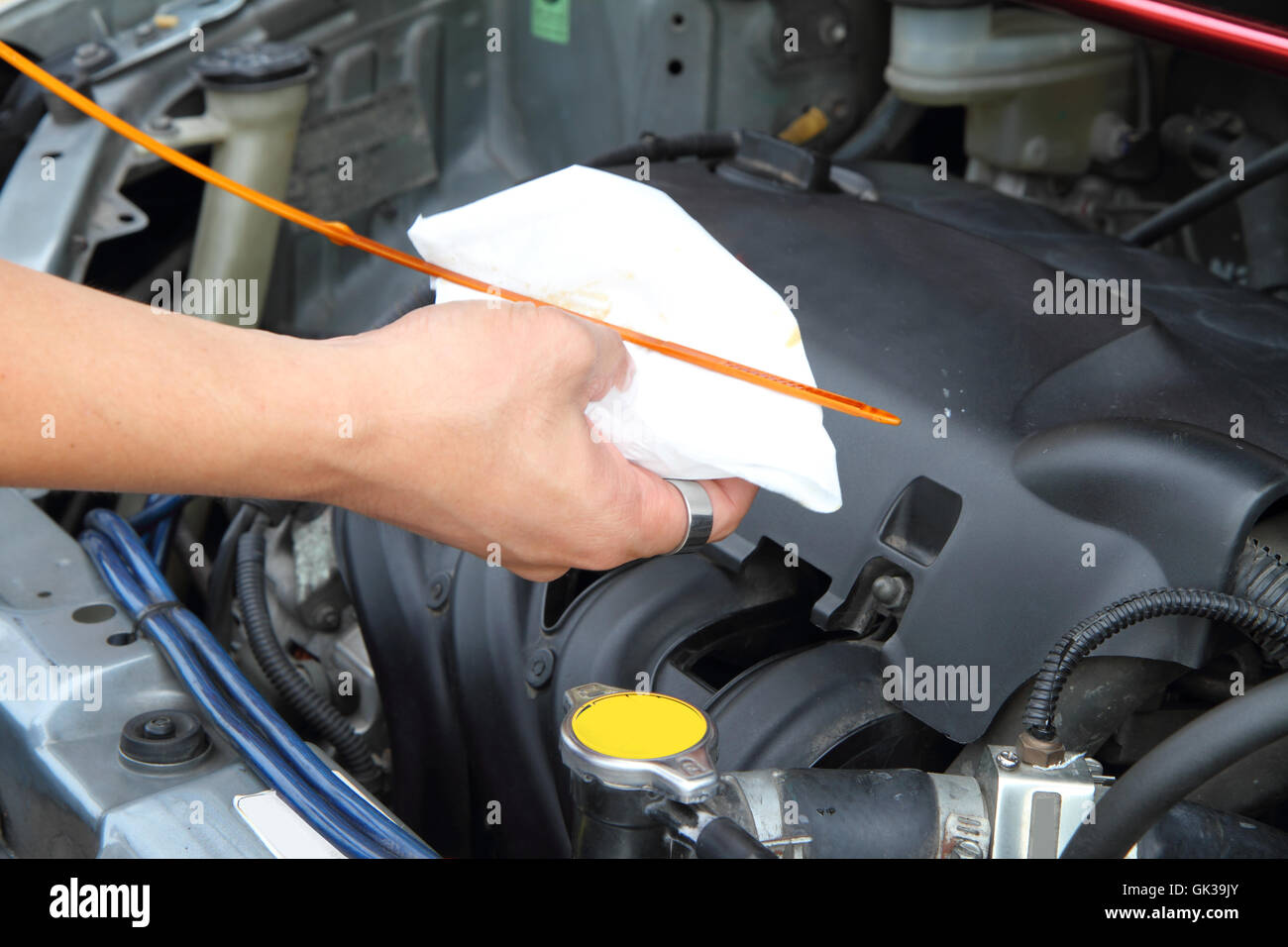 Vérifier l'huile machine Banque D'Images