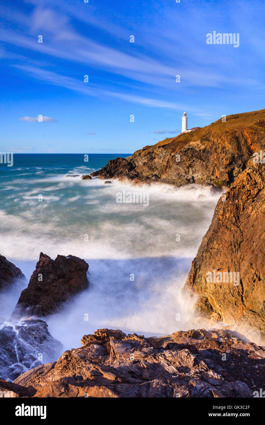 Trevose phare sur la côte nord des Cornouailles. Banque D'Images