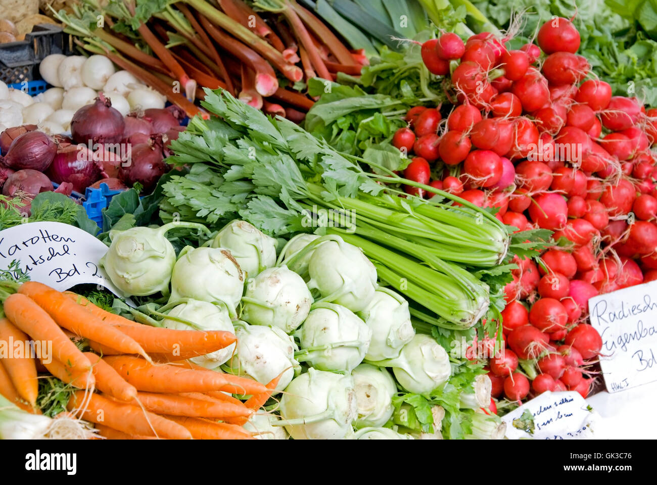 Carottes légumes market stall Banque D'Images