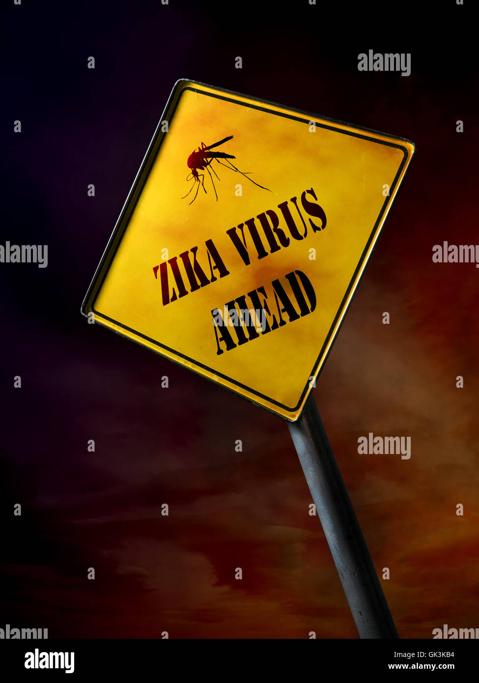 ZIKA virus avant panneau d'avertissement plus sombre dramatique ciel rougeâtre Banque D'Images