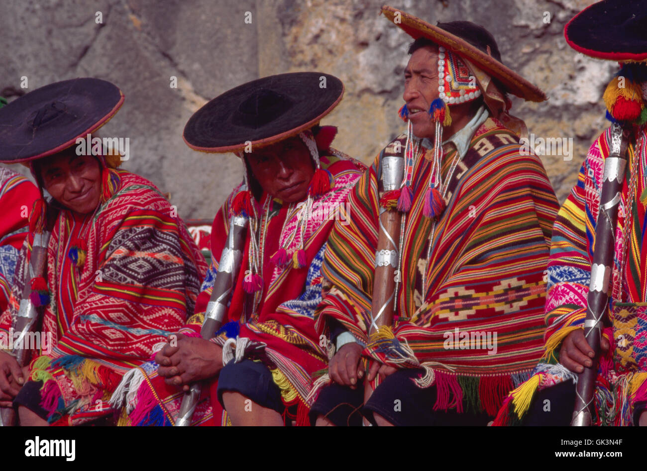 Ca. 1980-1995, Cuzco, Pérou --- un groupe d'hommes à l'Inti Raymi (solstice d'été) festival à Cuzco. Le Pérou. --- Image par © Jeremy Banque D'Images