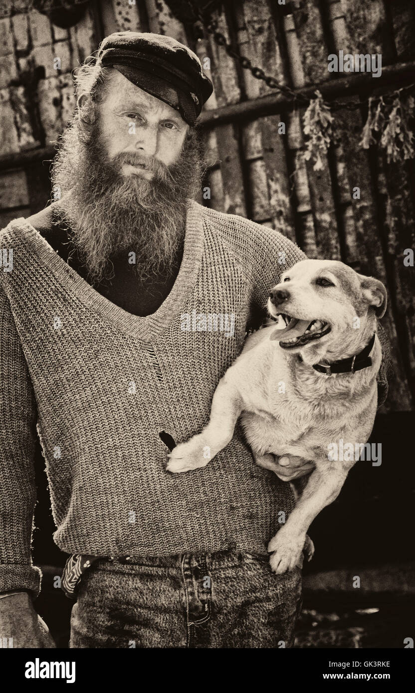 Le pêcheur local avec son chien, Hastings, East Sussex, England, UK Banque D'Images