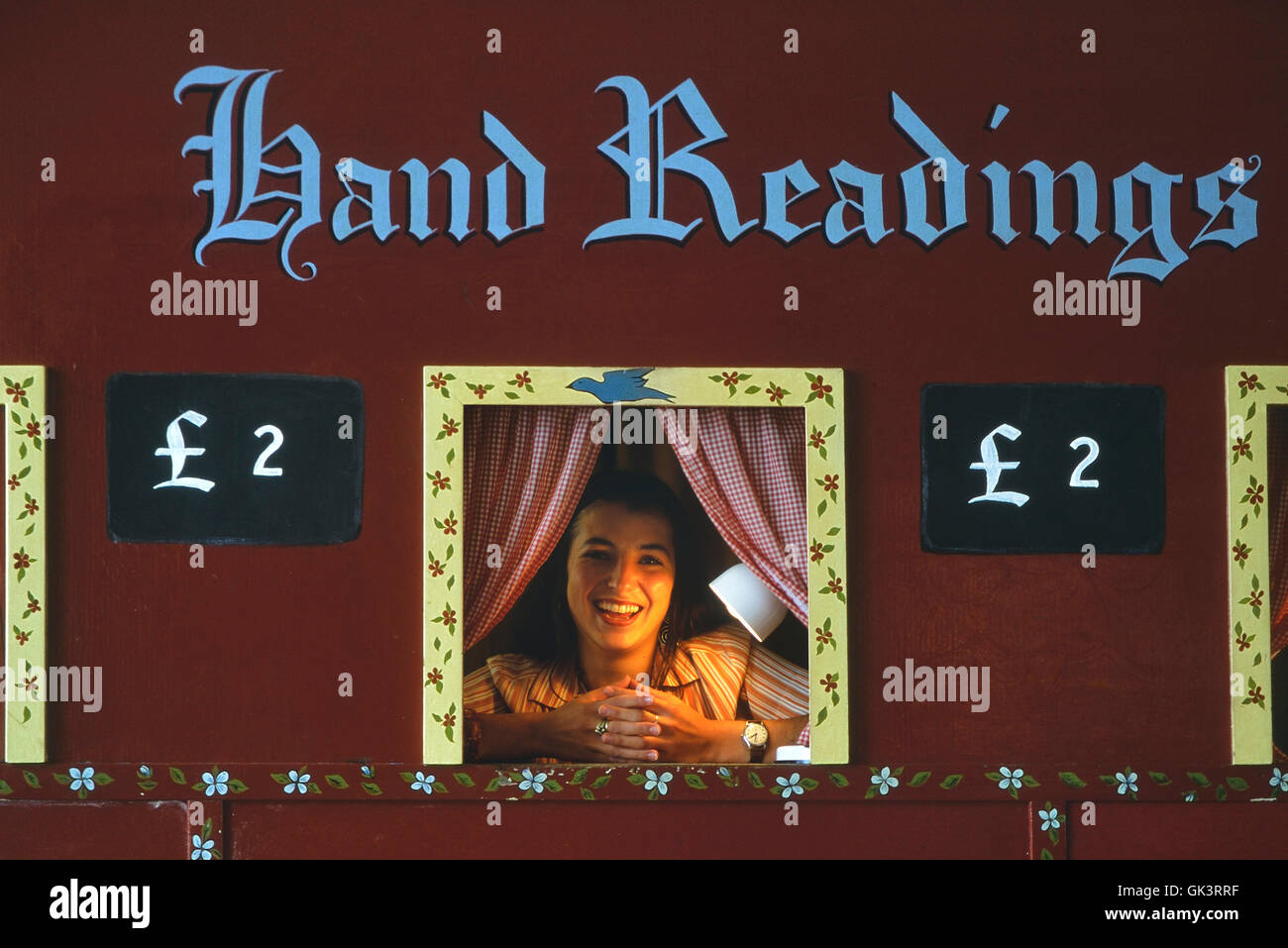 Station balnéaire traditionnelle palm reader. Hastings. East Sussex. L'Angleterre. UK Banque D'Images