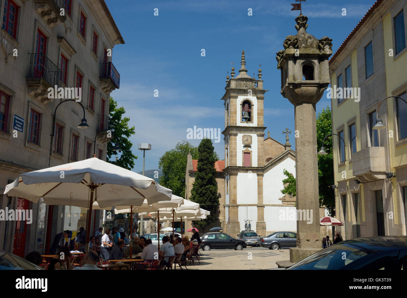 Le pilori et l'église de Saint Dominique. Villa Real cathédrale. Portugal Banque D'Images