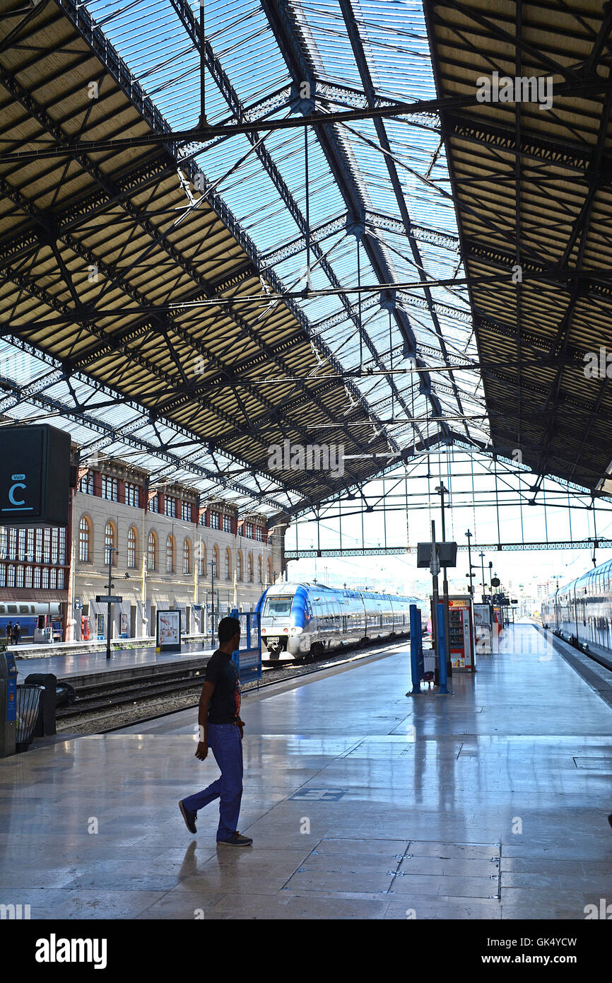 En train gare Saint Charles MARSEILLE Bouches-du-Rhône, France Banque D'Images