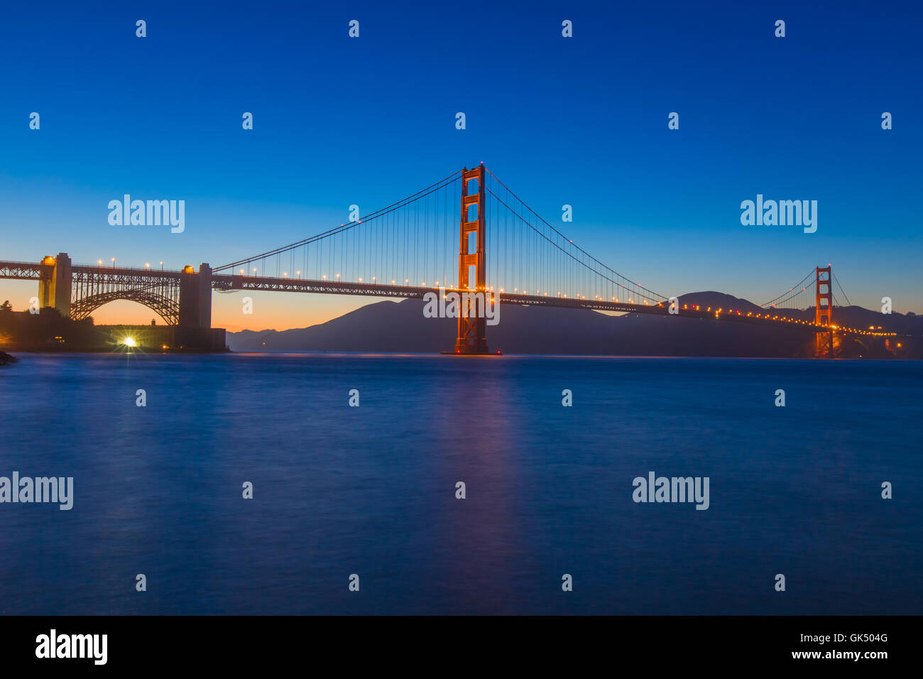 Golden Gate Bridge à San Francisco CA dans la nuit Banque D'Images