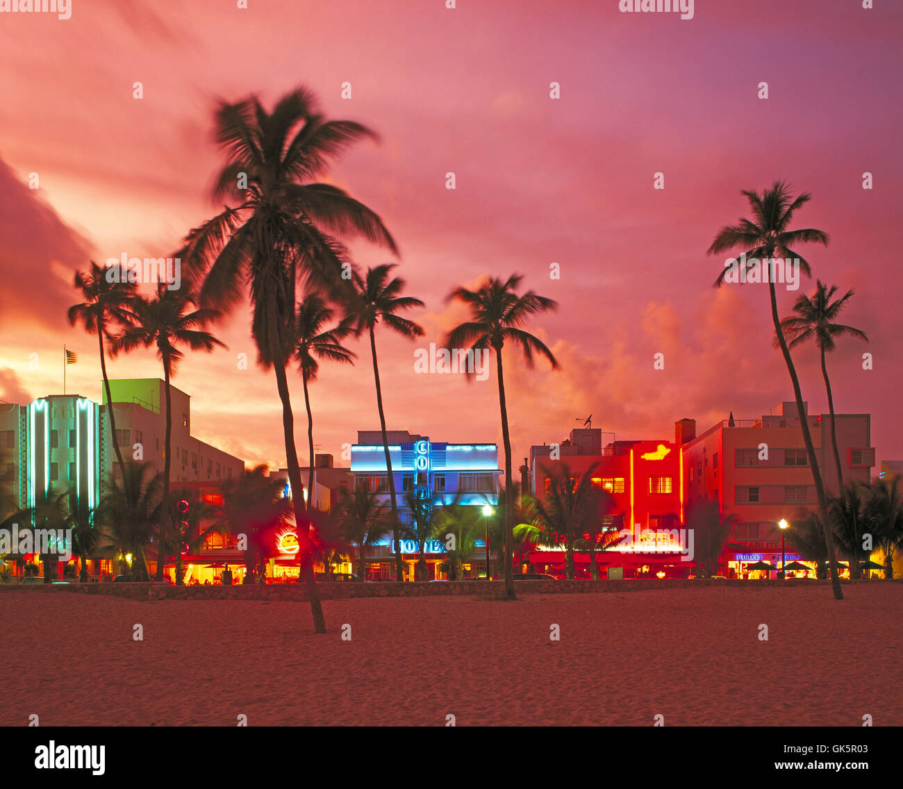 Au crépuscule d'Ocean Drive, Miami, Floride, USA Banque D'Images