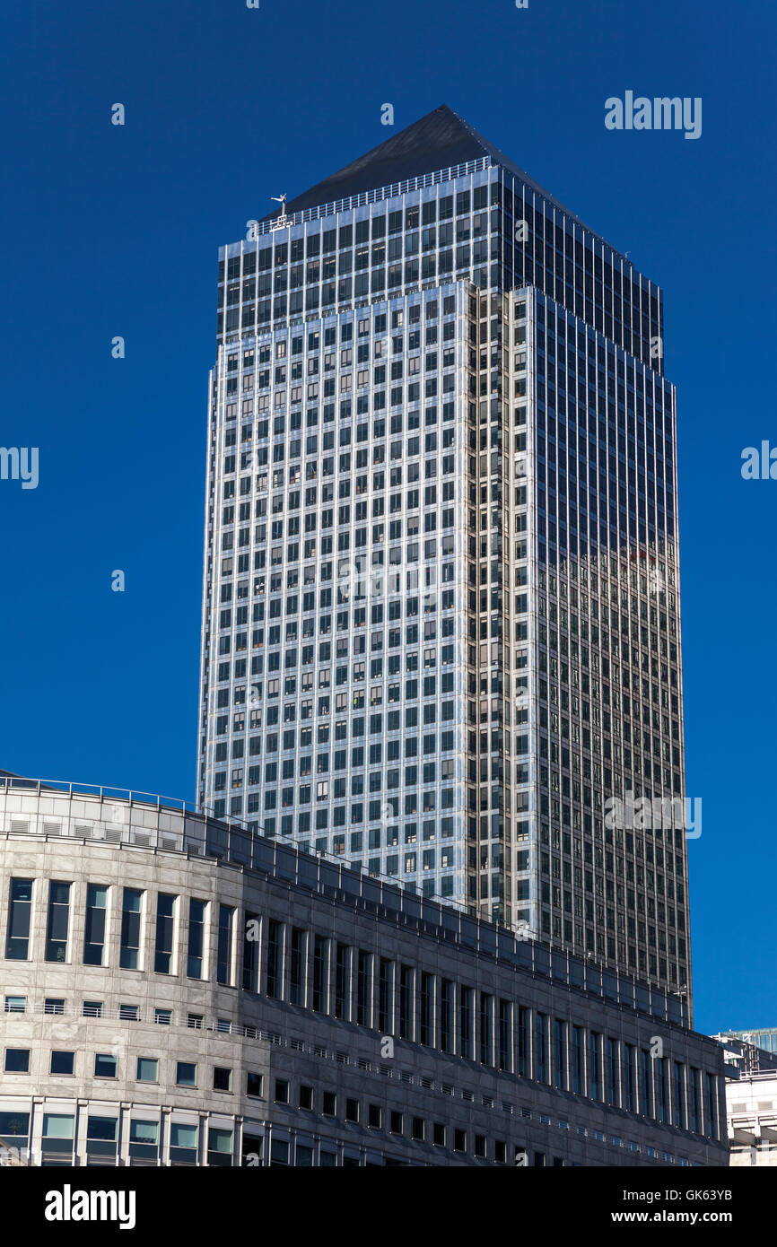 Un bâtiment de la Place du Canada dans la région de Canary Wharf, London, UK Banque D'Images