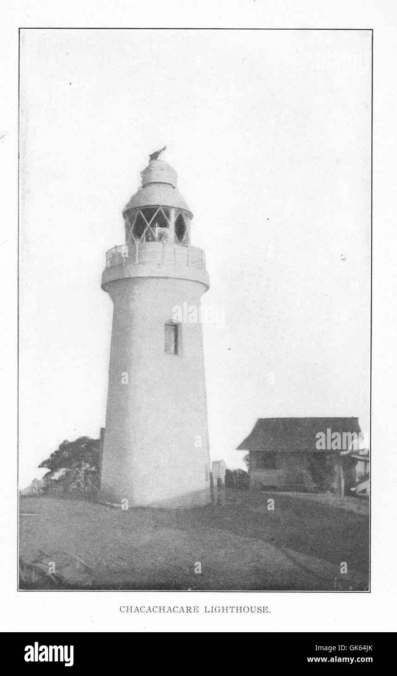 Le phare de Chacachacare, situé sur l'île de Chacachacare à Trinité-et-Tobago, a été construit pour guider les navires dans les eaux du golfe de Paria. Il demeure un point de repère maritime important pour la navigation dans la région. Banque D'Images Le phare de Chacachacare, situé sur l'île de Chacachacare à Trinité-et-Tobago, a été construit pour guider les navires dans les eaux du golfe de Paria. Il demeure un point de repère maritime important pour la navigation dans la région. Banque D'Images