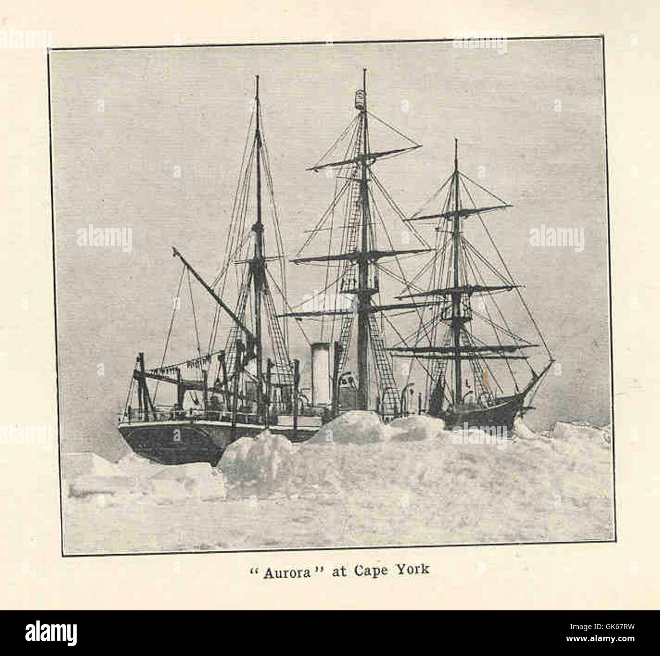 Cette photographie capture les superbes aurores boréales vues depuis Cape York, connues pour ses couleurs vives et ses spectacles de lumière spectaculaires visibles sous les latitudes nord. Banque D'Images