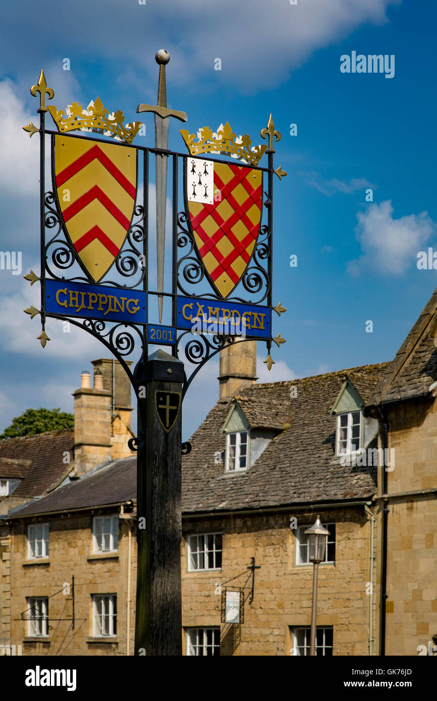 Crest ville signer et bâtiments de Chipping Campden, les Cotswolds, Gloucestershire, Angleterre Banque D'Images