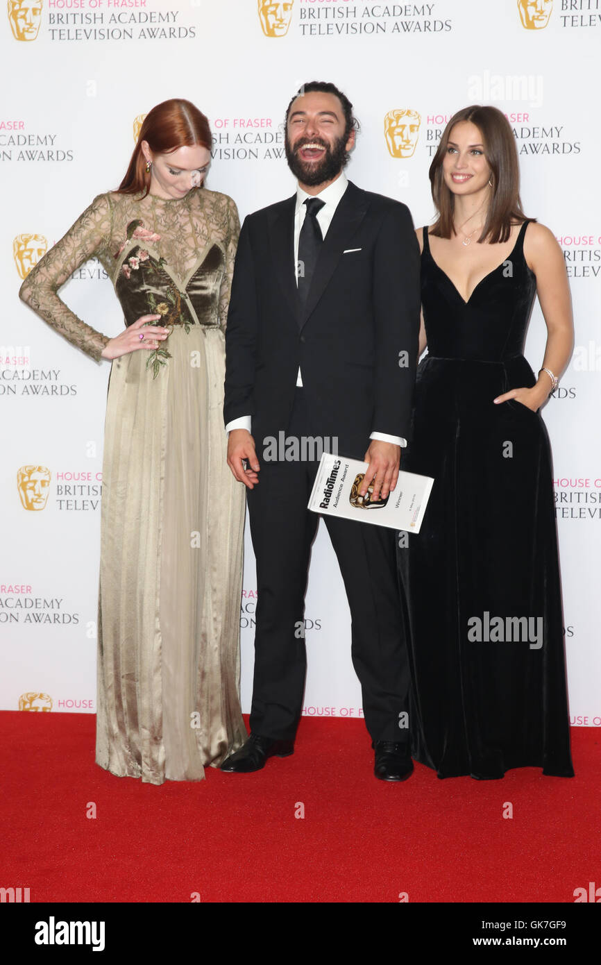 Aidan Turner Couple Eleanor Tomlinson Et Son Mari Aidan turner heida reed Banque de photographies et d'images à haute  résolution - Alamy