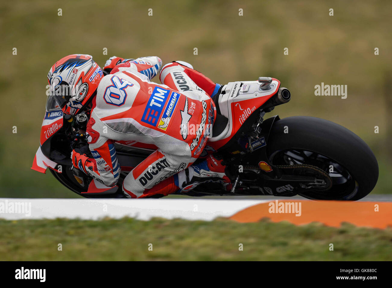 Brno, République tchèque. 19 août, 2016. Andrea Dovizioso de l'Italie et l'équipe Ducati chevauche son vélo durant les essais libres au cours de la MotoGp de la République tchèque - Circuit de Brno le 19 août 2016 à Brno, République Tchèque.. Crédit : marco iorio/Alamy Live News Banque D'Images