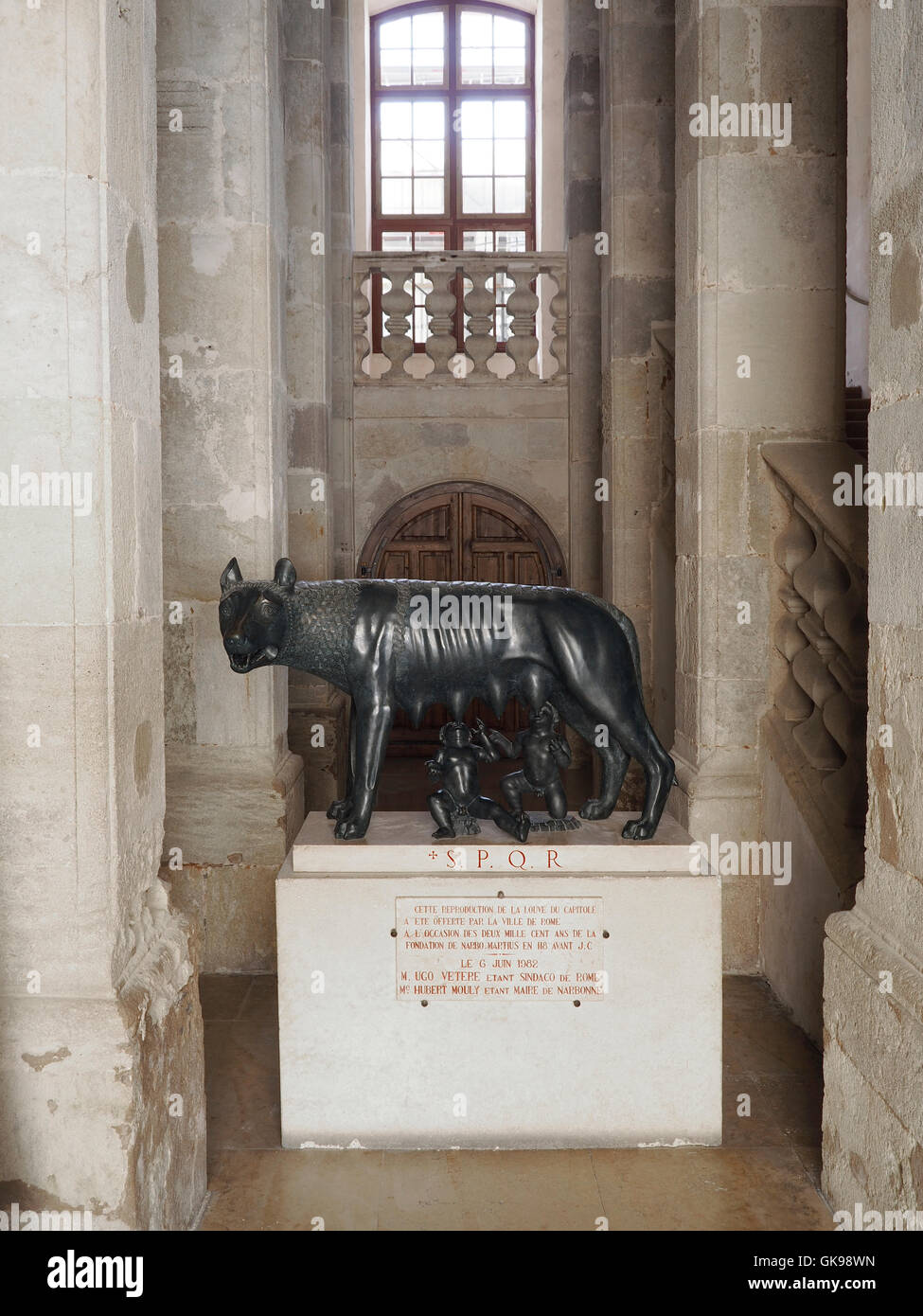 La ville de Narbonne est très fière de ses origines romaines, et cette reproduction sculpture a été offert par la ville de Rome. Banque D'Images