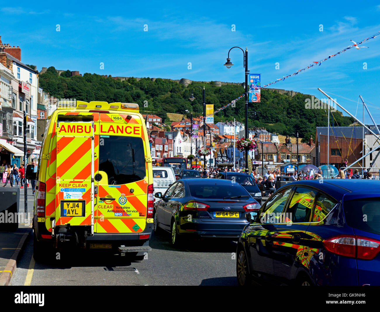 Ambulance stationnée sur le front de mer à Scarborough, North Yorkshire, England UK Banque D'Images