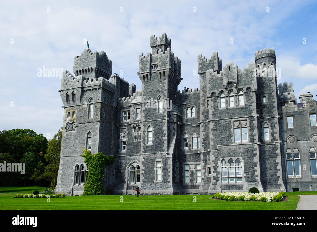 Belle vue sur Ashford Castle , Co. de Galway, Irlande Banque D'Images