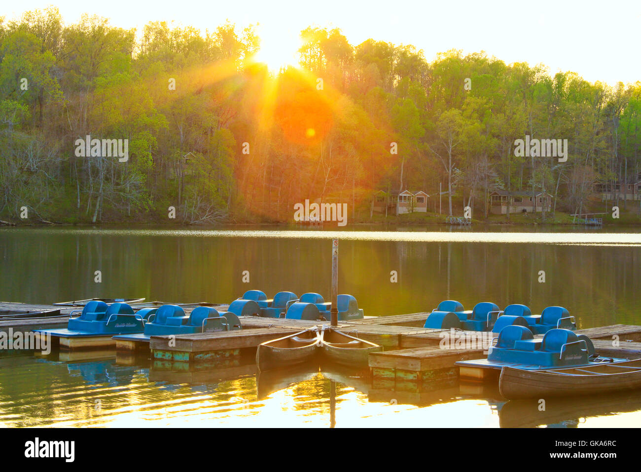 Coucher du soleil, Bateau Dock, Executive Pennyrile Forest State Resort Park, California, USA Banque D'Images
