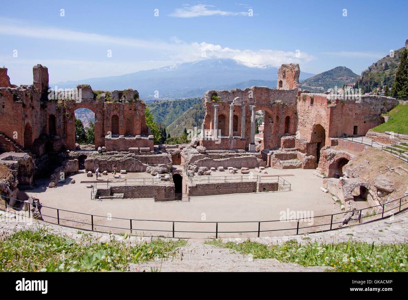 Théâtre grec de Taormina et l'etna Banque D'Images