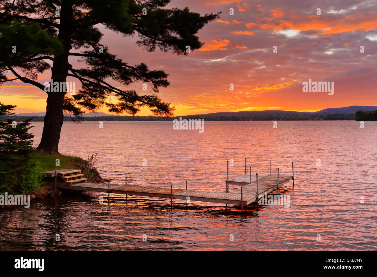 Dock, La Maison du Lac à Ferry Point Inn, Lake Winnisquam, Sanbornton, New Hampshire, USA Banque D'Images
