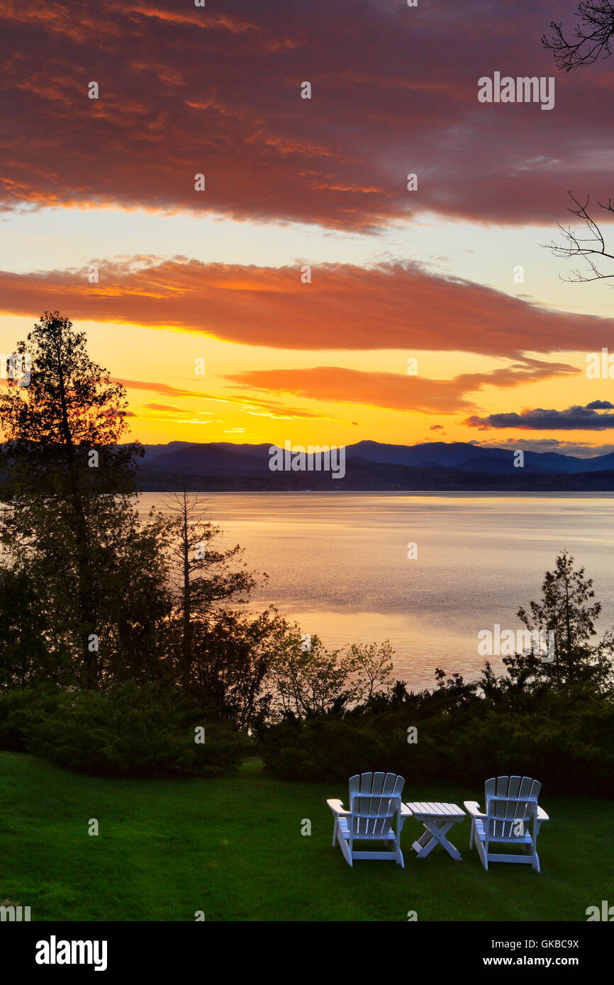Vue sur le lac Champlain et les Adirondacks, La Baie Button B et B, Pantone, Vermont, Etats-Unis Banque D'Images
