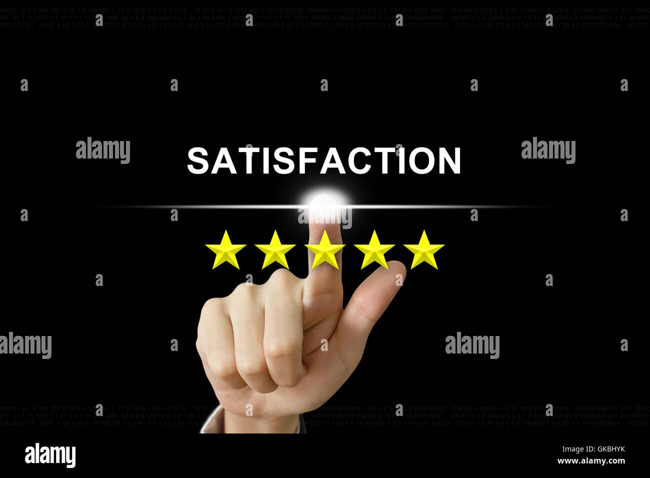 La main d'affaires en cliquant sur la satisfaction à cinq étoiles à l'écran Banque D'Images