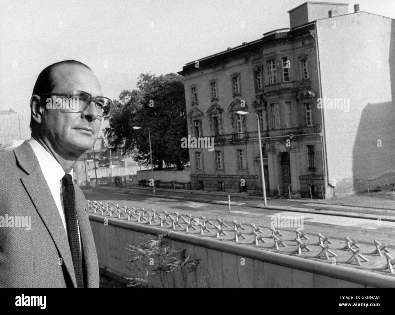 Le maire de Paris Jacques Chirac à visiter le Mur de Berlin le 18 octobre 1983. Dans le monde d'utilisation | Banque D'Images