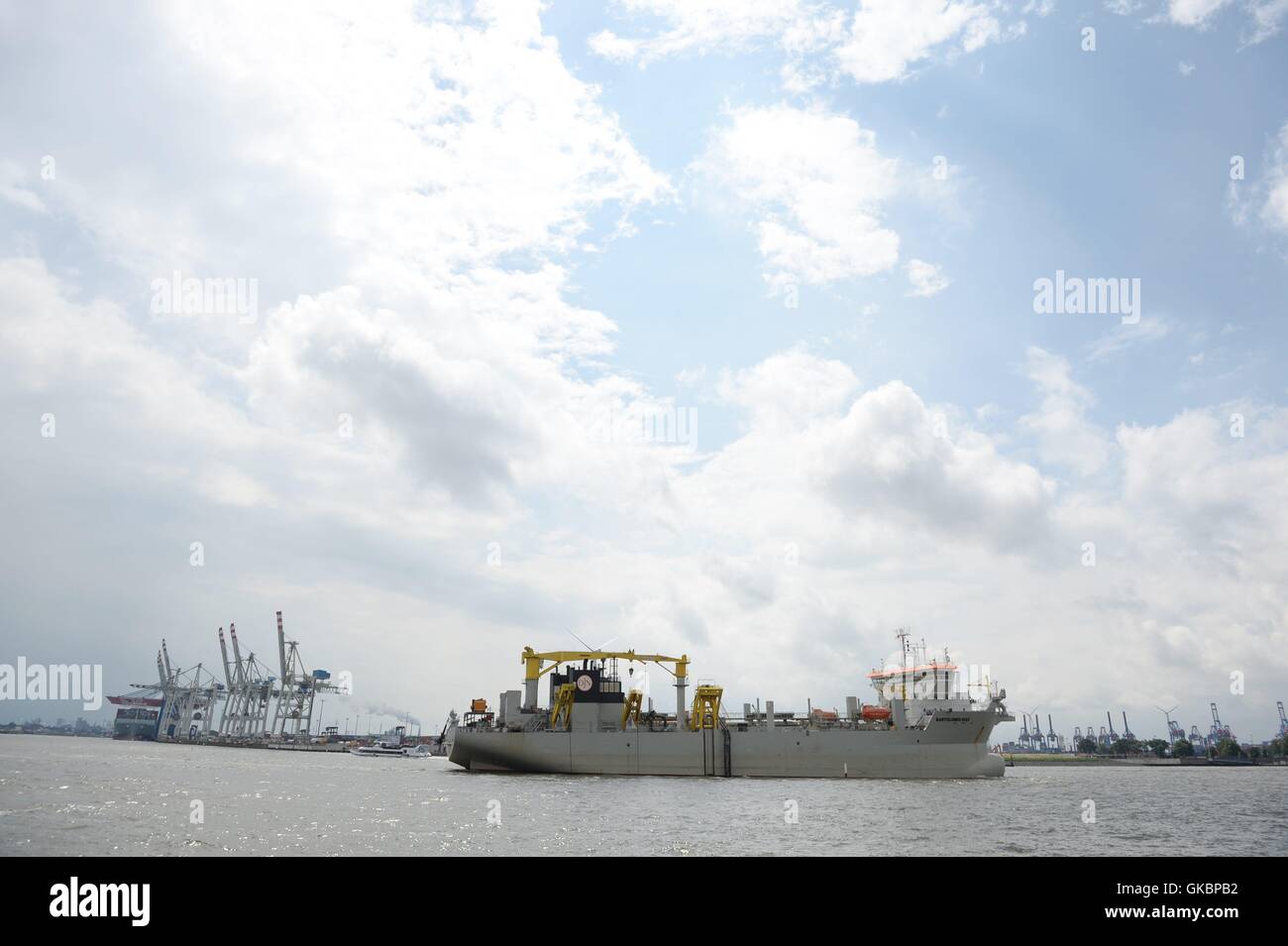 La trémie drague 'Bartolomeu Dias' dans le port de Hambourg, capturé le 30 juillet 2016. Dans le monde d'utilisation | Banque D'Images