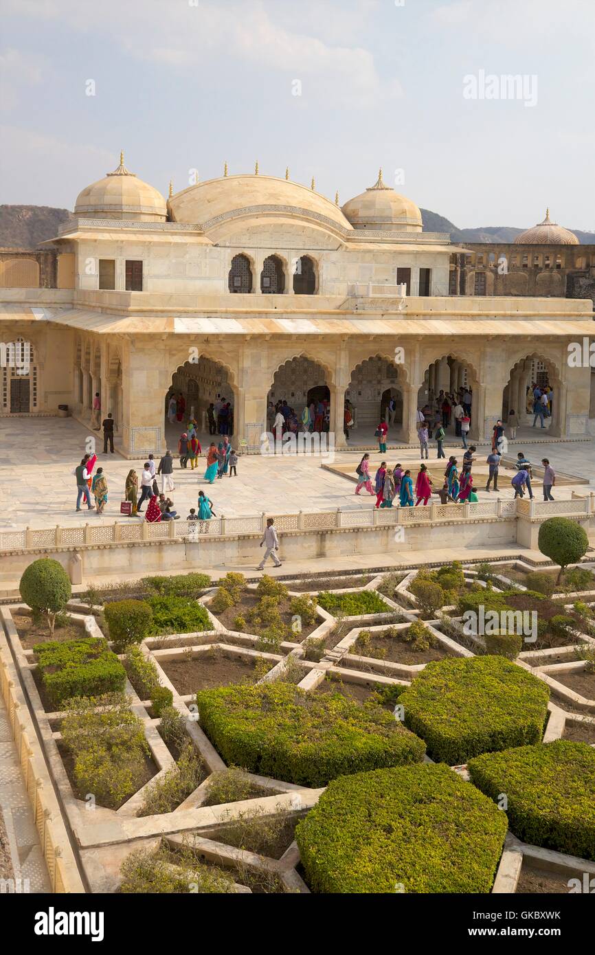Jardins et la salle des miroirs, Sheesh Mahal, Fort Amber, Jaipur, Rajasthan, Inde Banque D'Images