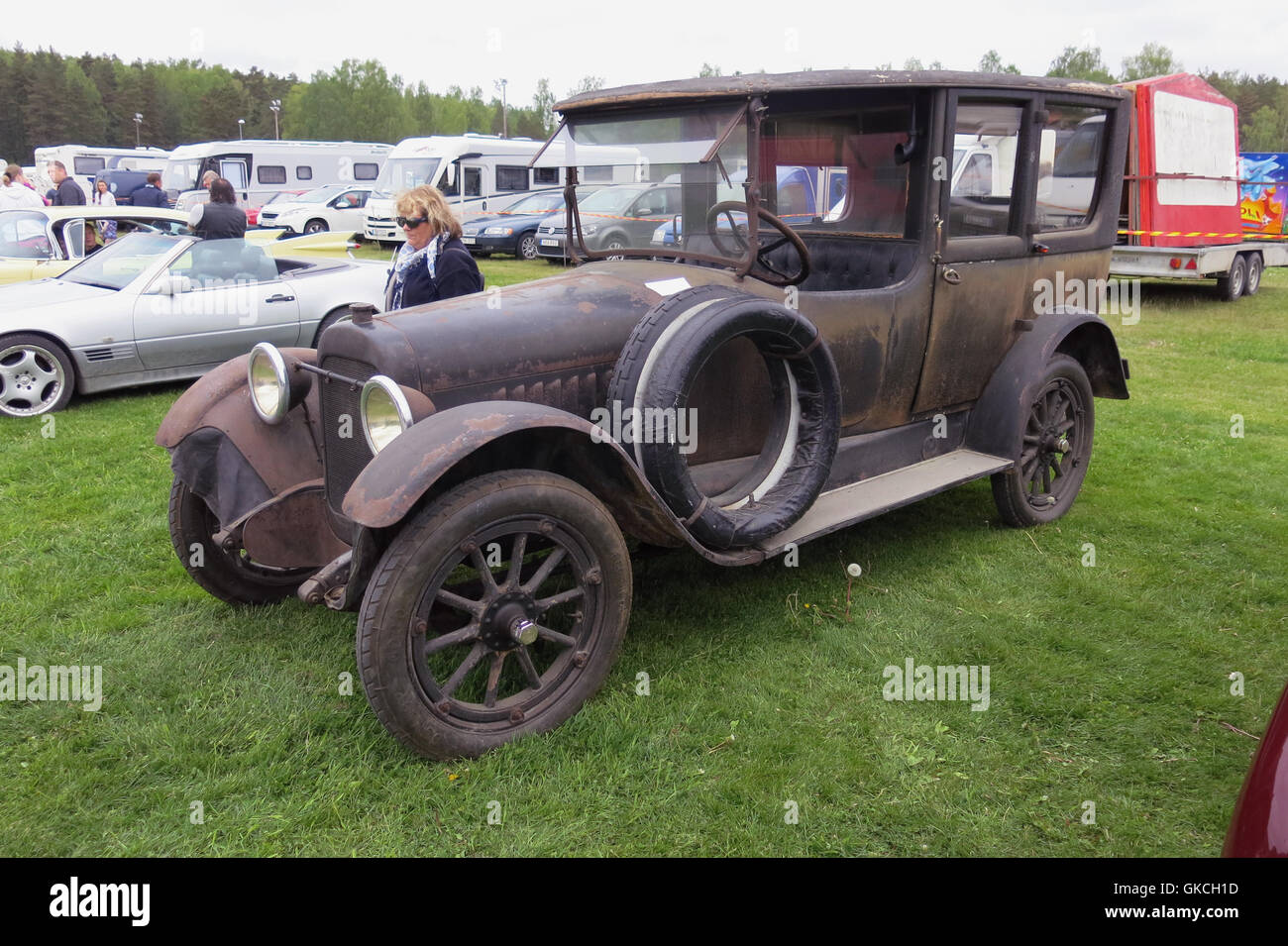 Nous CHALMERS marque automobile en 1917, est devenu plus tard l'actuelle Chrysler,la peinture est usée couleur d'origine Banque D'Images