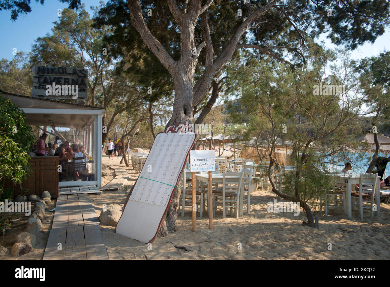 Nikolas Taverna. Agia Anna, plage de Paranga, Mykonos Banque D'Images