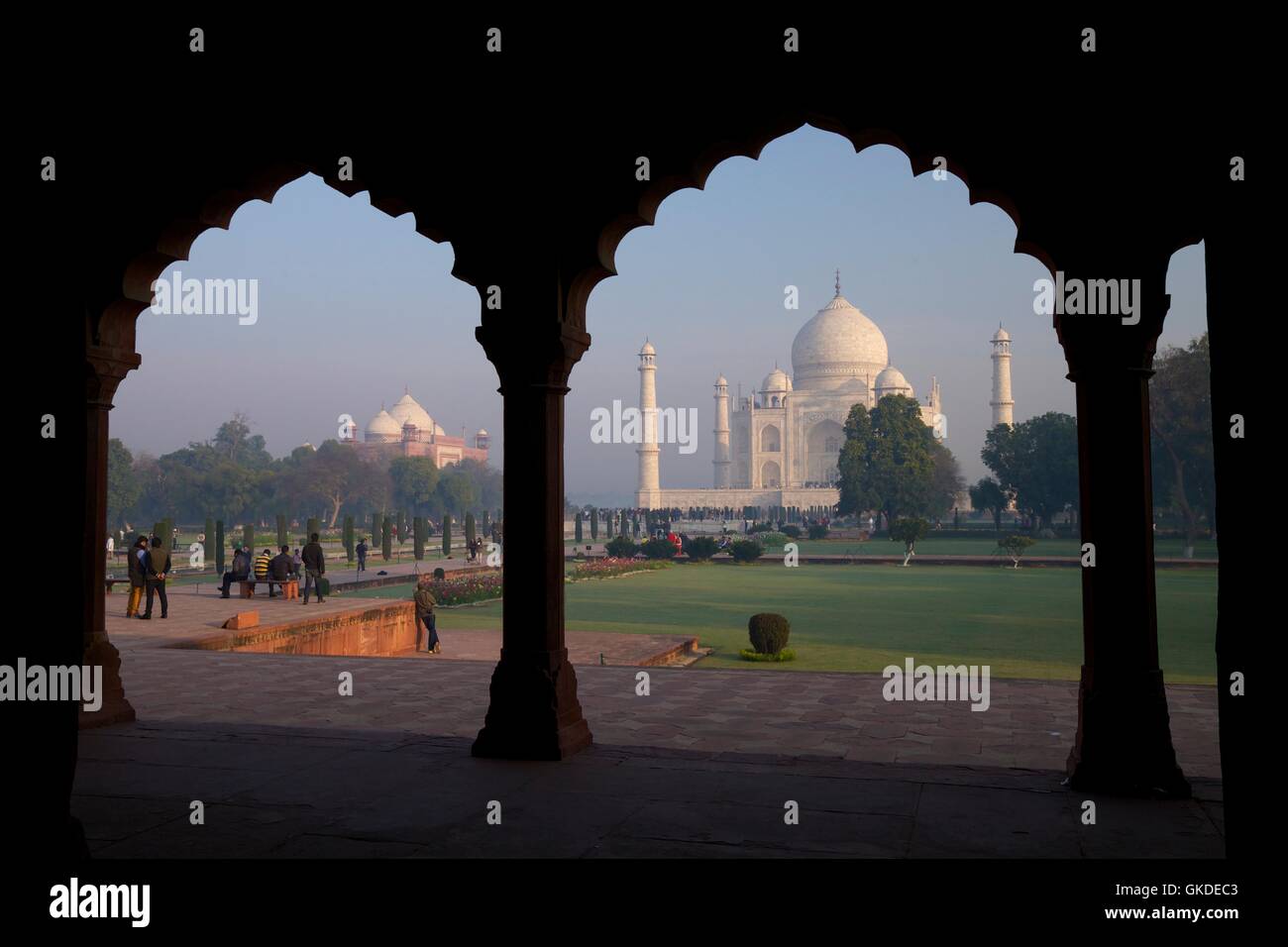 Taj Mahal au lever du soleil, l'UNESCO World Heritage Site, Agra, Uttar Pradesh, Inde, Asie Banque D'Images