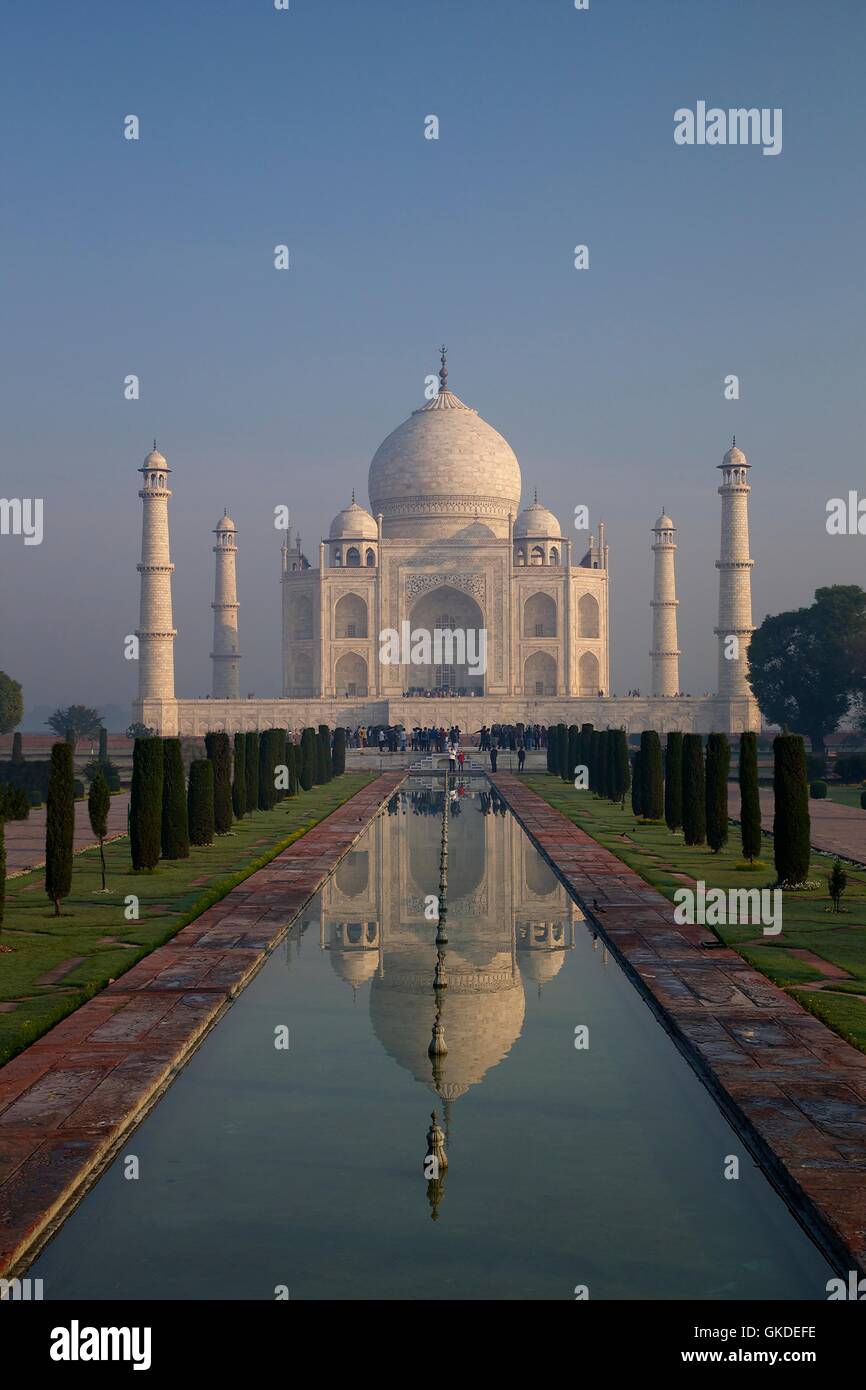 Taj Mahal au lever du soleil, l'UNESCO World Heritage Site, Agra, Uttar Pradesh, Inde, Asie Banque D'Images