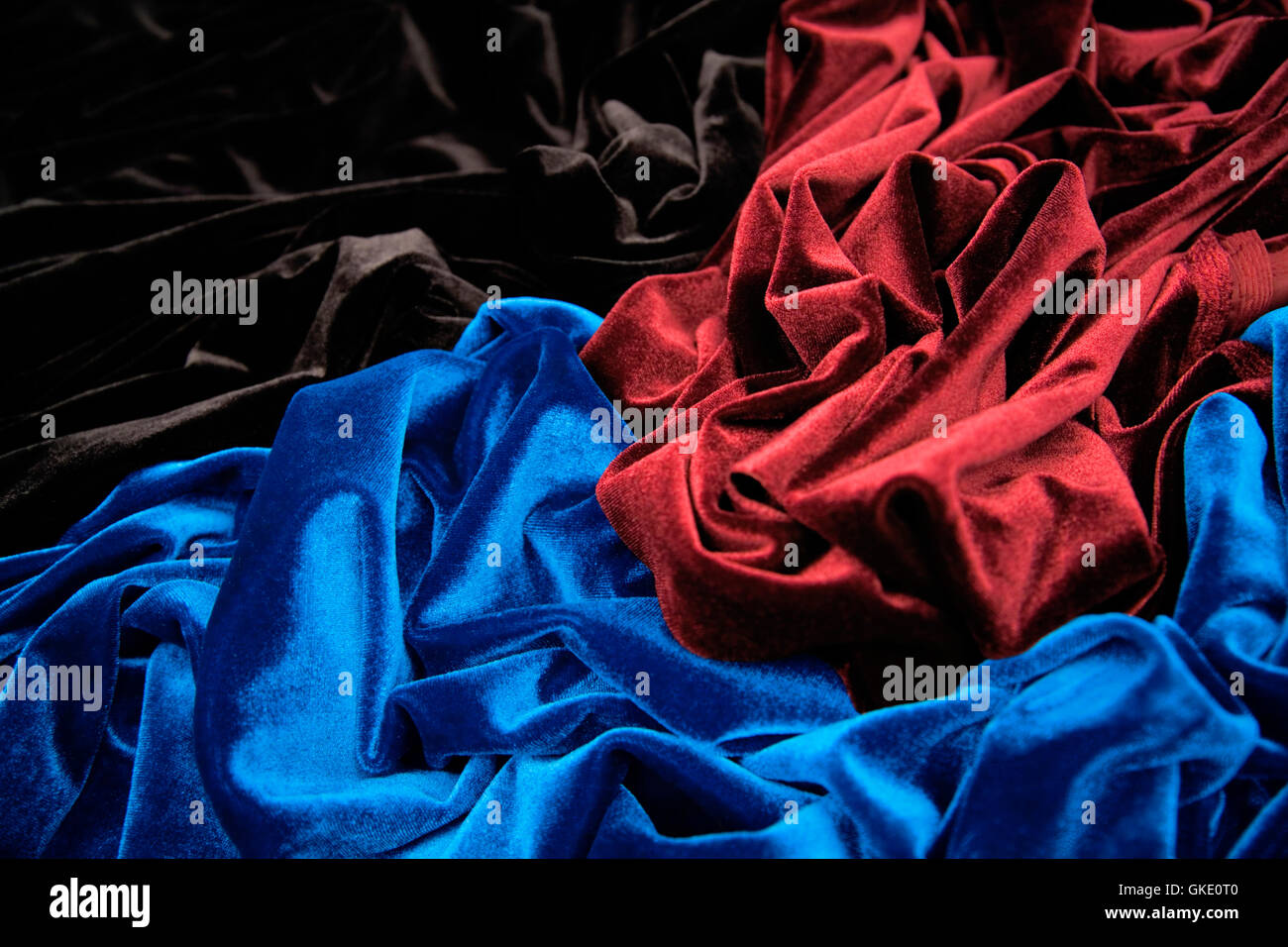 Bleu Rouge et velours noir brillant Banque D'Images