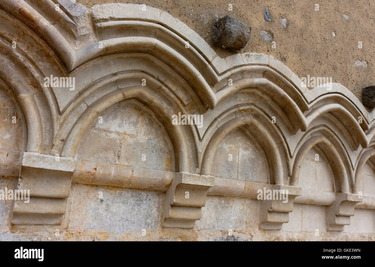 Arches gothiques sur un mur Banque D'Images