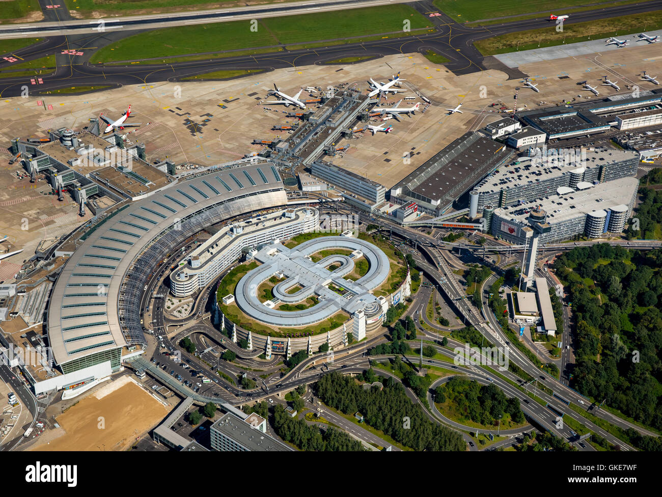 Vue aérienne de l'aéroport, tour de contrôle de la circulation aérienne, l'aéroport, City 2, graphique, l'aéroport de Düsseldorf, EDDL, vol, manutention, Banque D'Images