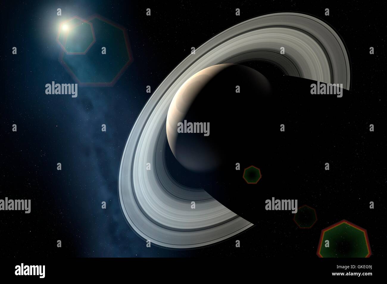 Une impression de le croissant de Saturne, avec le soleil à l'horizon. Le côté nocturne de la planète est partiellement éclairée par la lumière du soleil réfléchie par les anneaux lumineux -- un effet connu comme ringshine. Banque D'Images