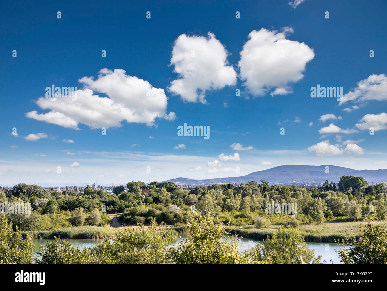 Zone de loisirs de Wienerberg Park situé dans le 10ème arrondissement de Vienne était une ancienne manufacture de briques impériale. Paysage avec m Banque D'Images