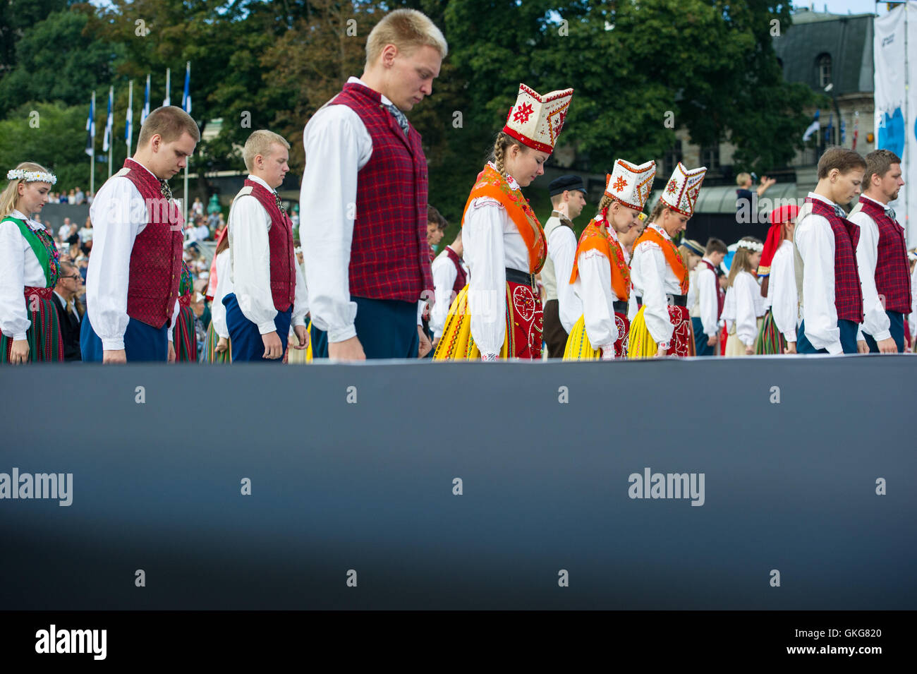 Tallinn, Estonie, 20 août 2016. Groupe folklorique des danses à la place de la liberté de Tallinn. Le 20 août, la République d'Estonie célèbre le 25e anniversaire de la restauration de l'indépendance après l'effondrement de l'Union soviétique en 1991. Crédit : Nicolas Bouvy/Alamy Live News Banque D'Images