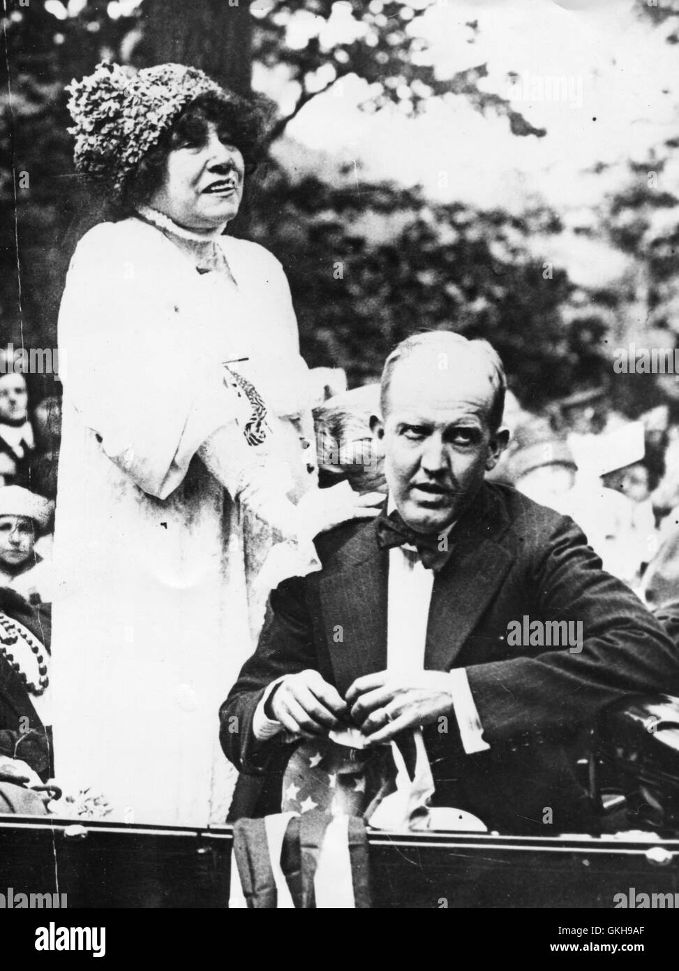 L'actrice Sarah Bernhardt aborde une foule à Prospect Park sur la coopération franco-américaine La Première Guerre mondiale au cours d'une visite au nord. Banque D'Images