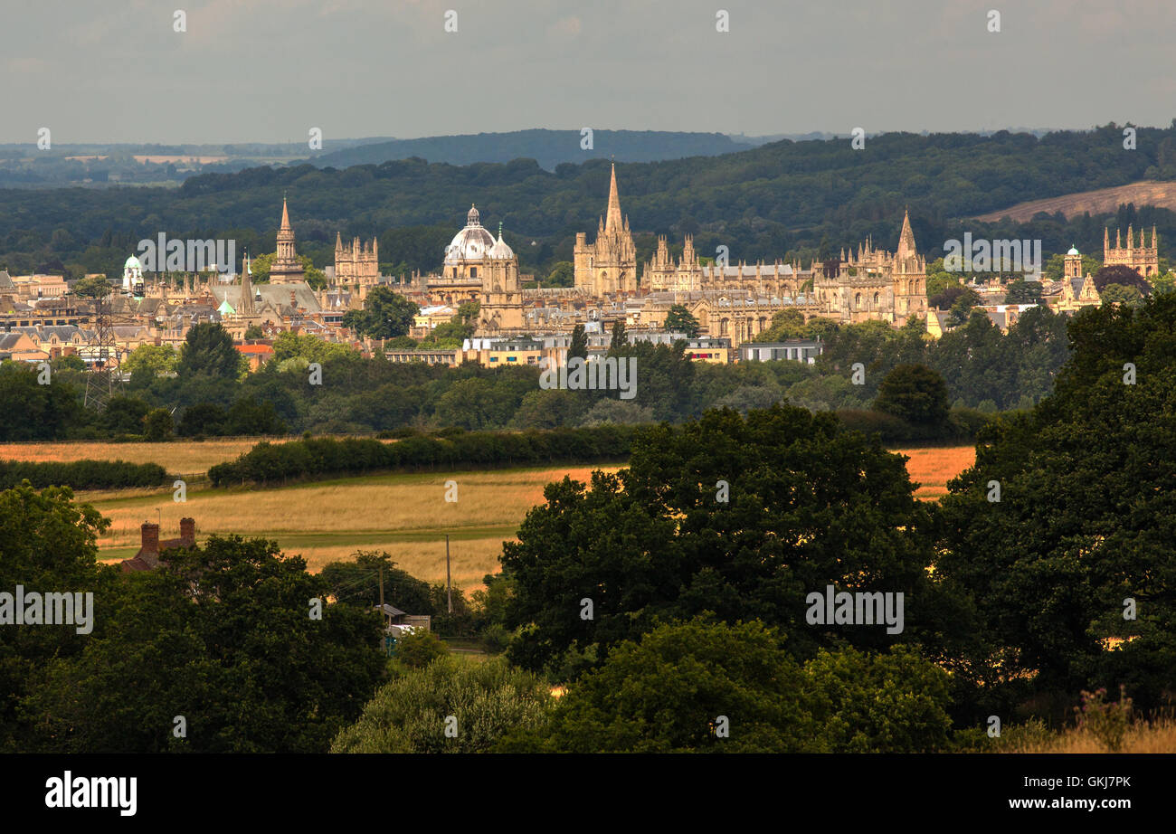 Vue aérienne d'en haut sur les flèches de rêve de la ville universitaire Oxfordshire d'Oxford Banque D'Images