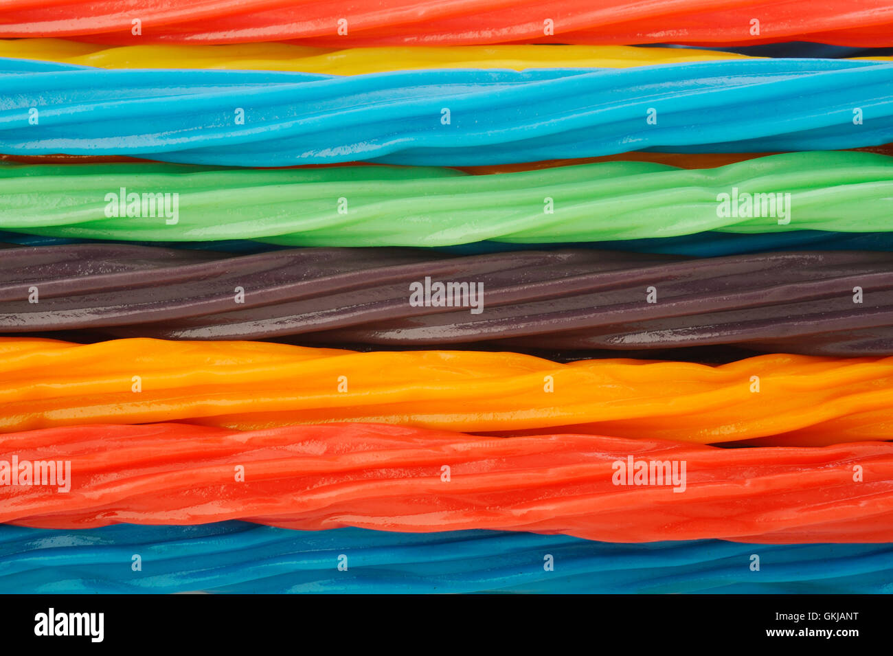 Bonbons réglisse colorés en forme d'arrière-plan de corde Banque D'Images