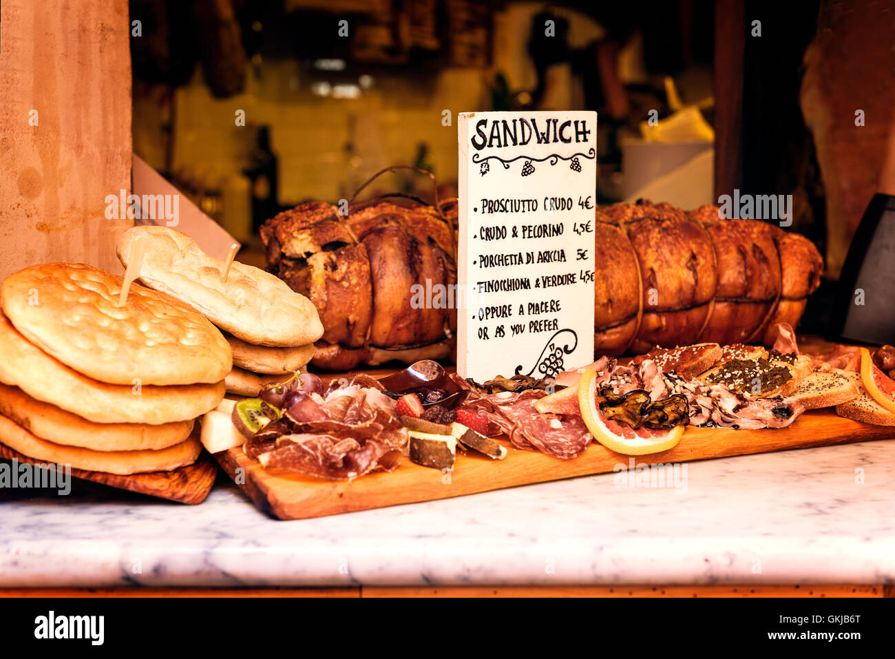 Cuisine italienne dans la ville de Rome Italie Europe du sud. Très renommée, de viande de porc, de savoureux sandwiches Banque D'Images