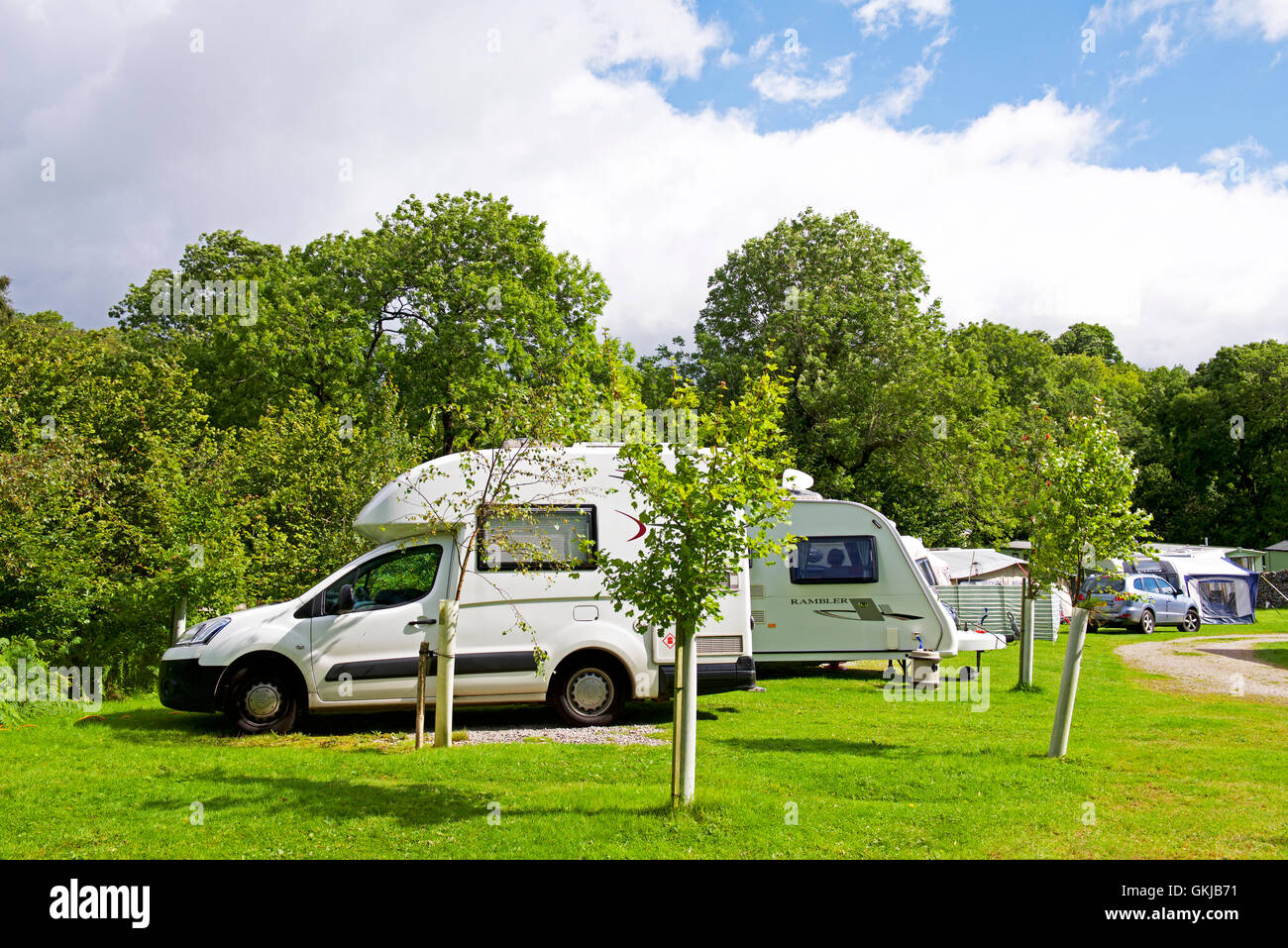 25 Romahome garé dans un camping, England UK Banque D'Images 25 Romahome garé dans un camping, England UK Banque D'Images