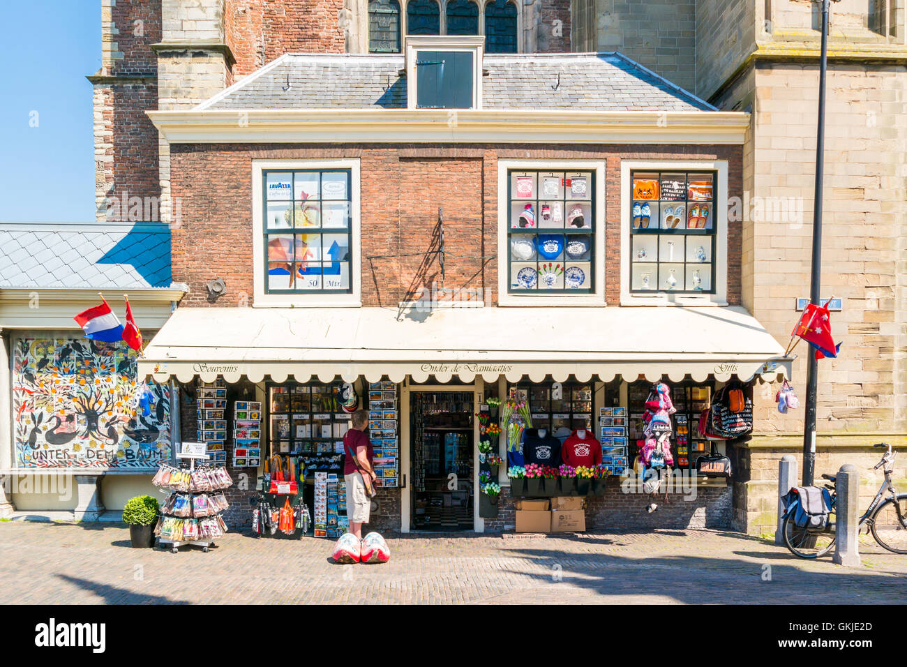 Cadeau souvenir shop dans Lepelstraat près de Grote Markt place du marché dans la vieille ville de Haarlem, Hollande, Pays-Bas Banque D'Images